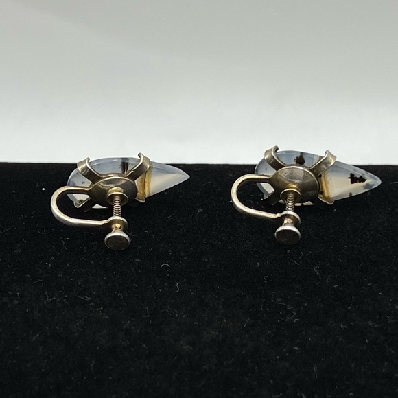 Beautiful Vintage Tear drop Screw Back Earrings - Picture 2 of 3